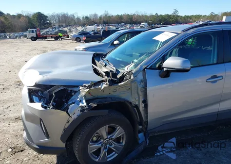 2022 Toyota Rav4 Xle z USA, uszkodzony, nr VIN 2T3P1RFV3NW300041